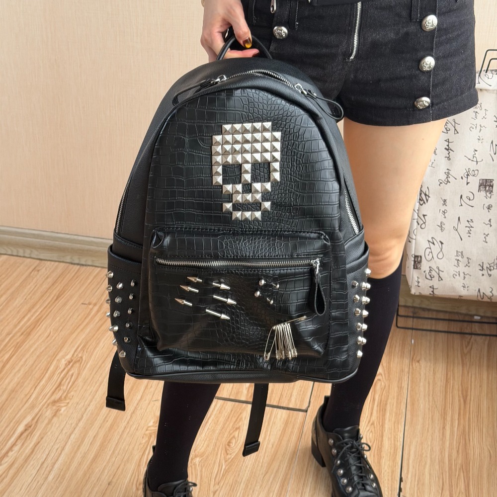 Street Fashion Types - Original Schwarzer Rucksack mit Krokodilmuster und