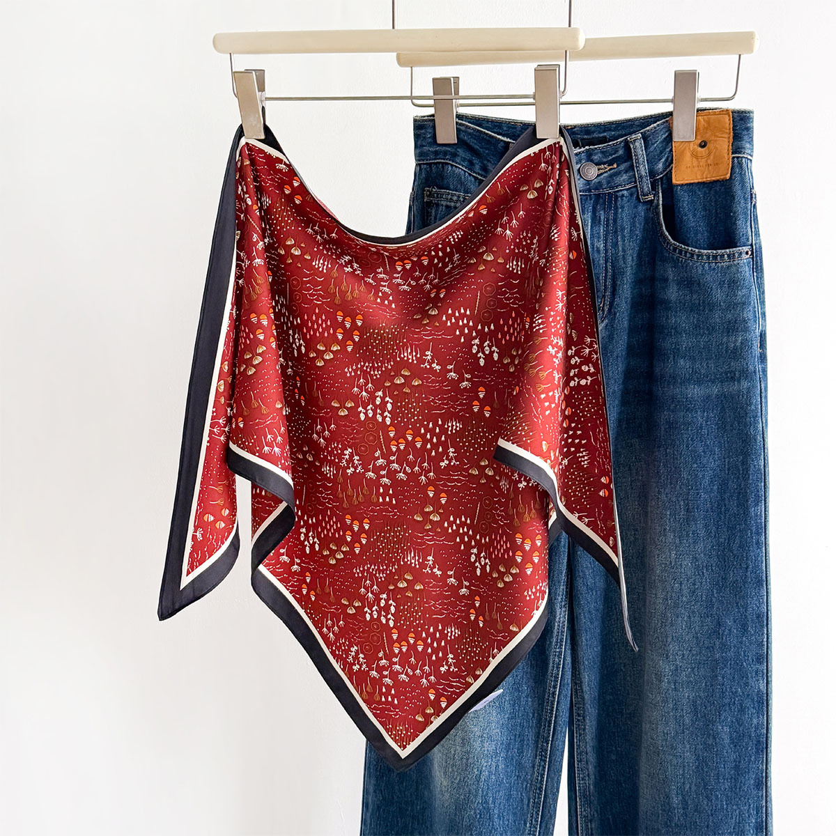 Bandana Multi Way - Stilvoller Dreieckiger Taillenschal aus Weichem, Glattem