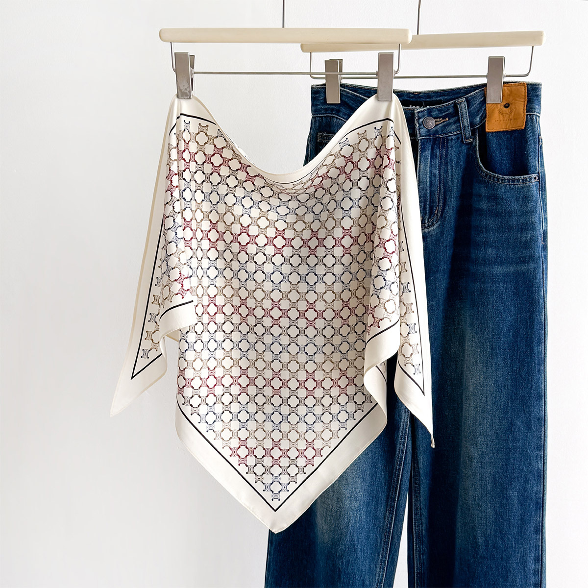 Seidig glattes, dreieckiges Ba – Bandana Multi Way Bewertung und Preis