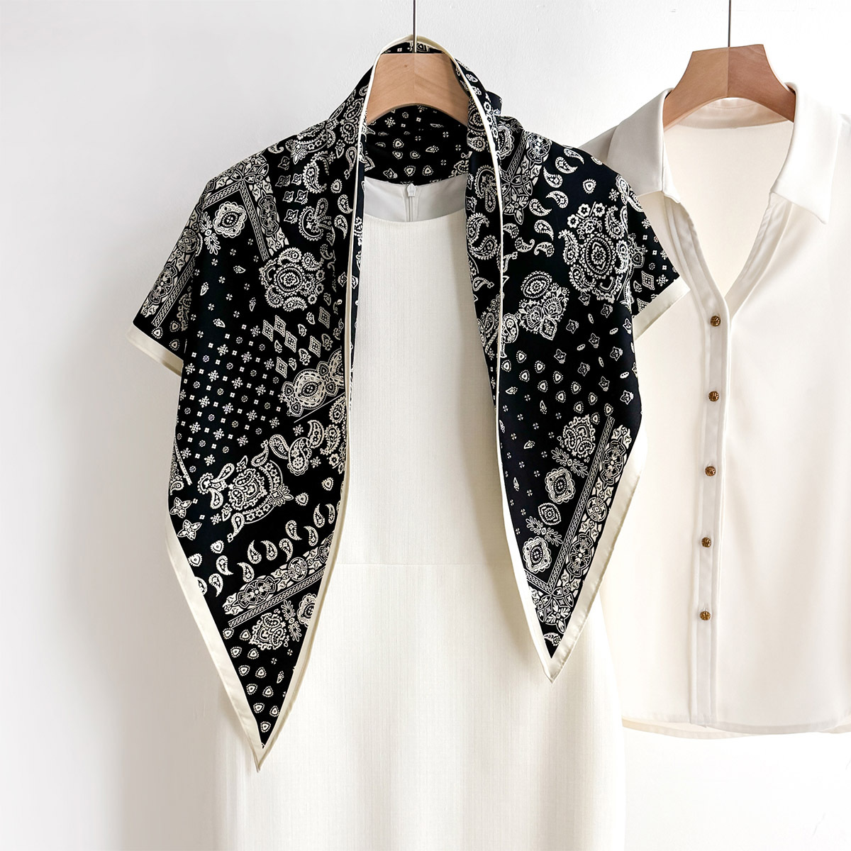 Seidig glattes, dreieckiges Ba – Bandana Multi Way Bewertung und Preis