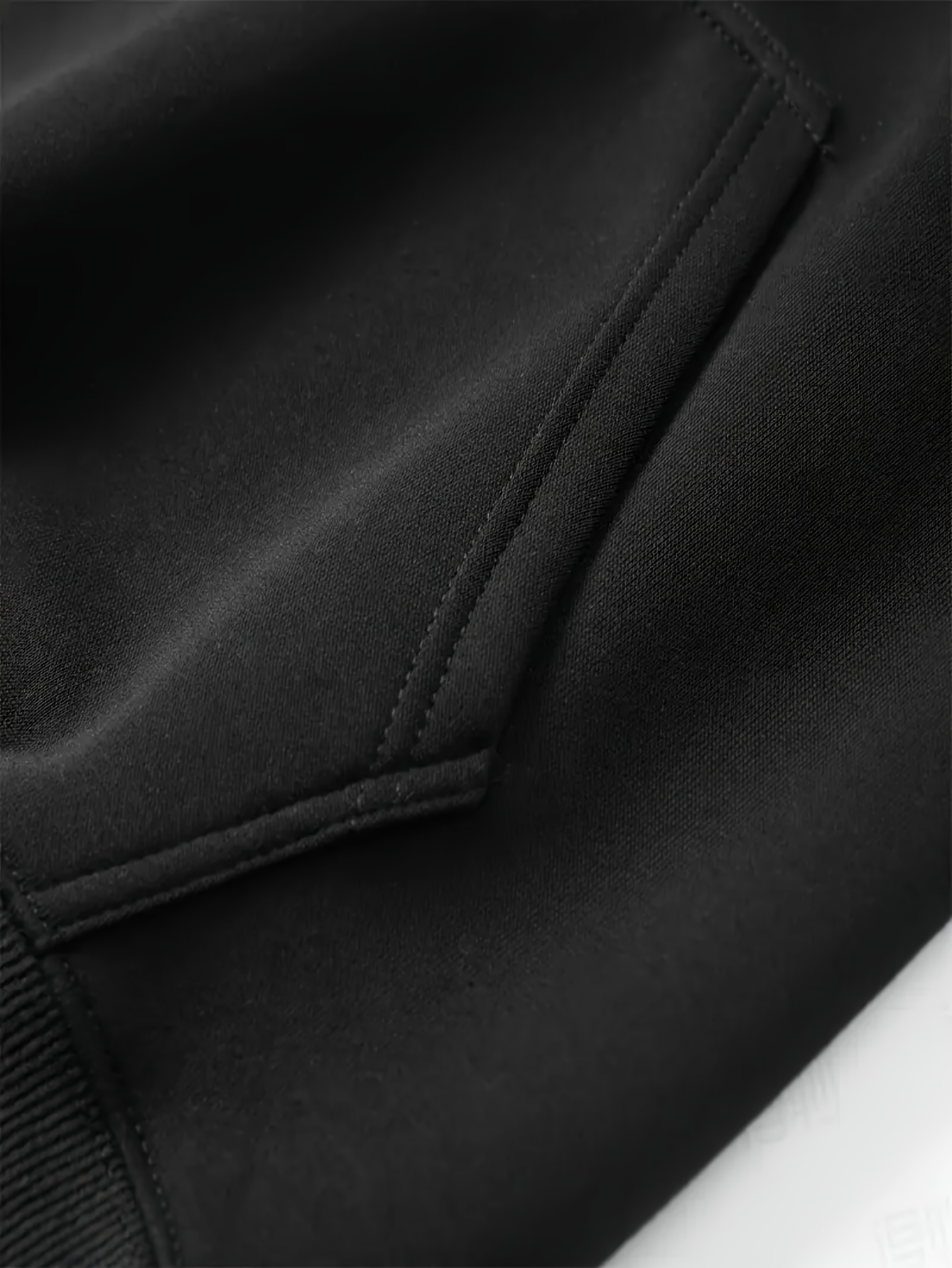 Schwarzer Herren-Hoodie mit de – Street Fashion Now Bewertung und Preis